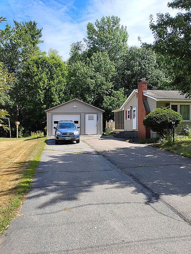 Photo of 188 Cobbleview Dr, Colchester, VT