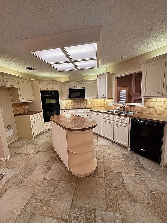 Additional photo 1 of property located at 5313 72nd St