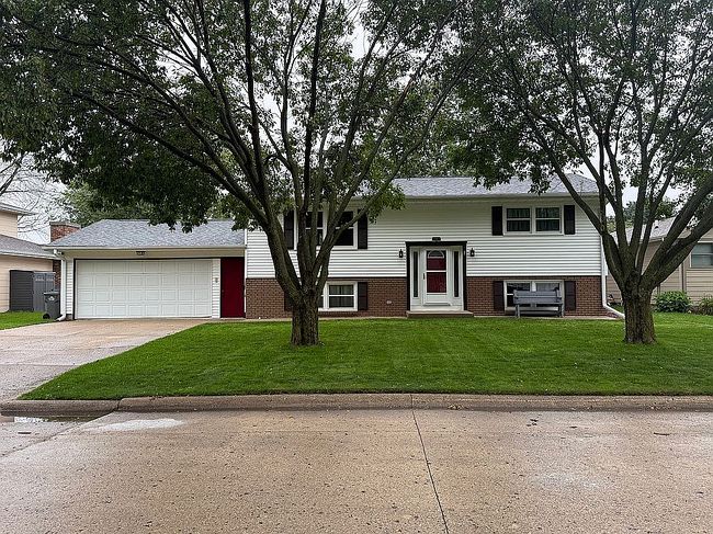 Photo of 1122 Michaels Ct, Spencer, IA