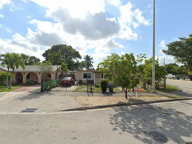 Photo of 800 E 18th St