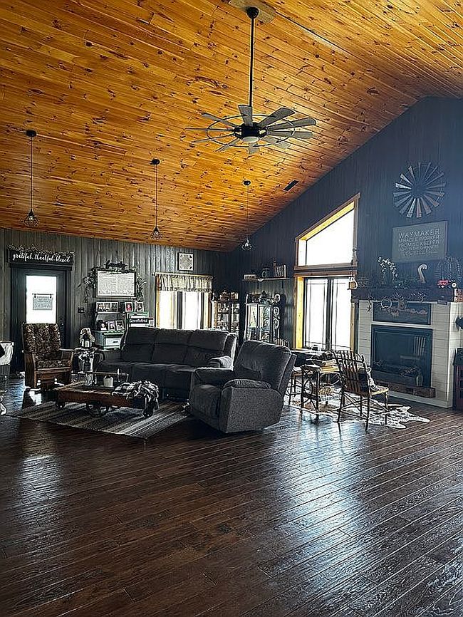 Image of 120 E Nelson Dr