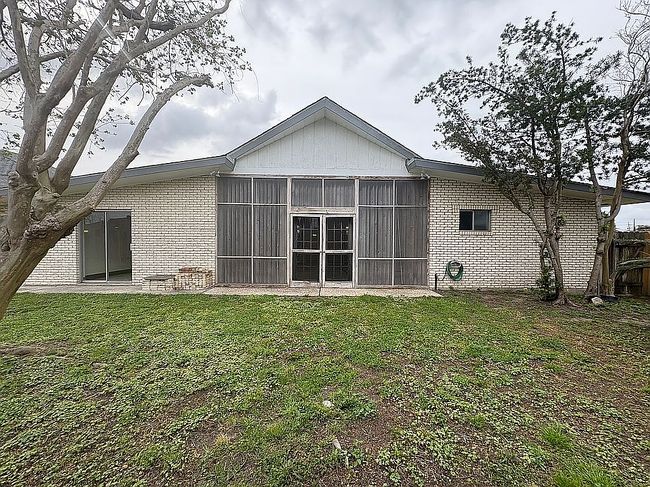 Image of 2437 Charles Dr
