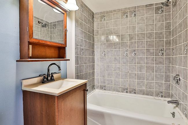 Image of 107.5 Elm St
