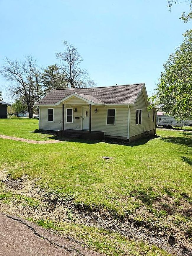 Image of 400 E Lake St