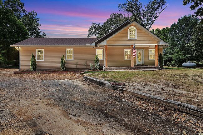 Photo of 903 Shinault Rd