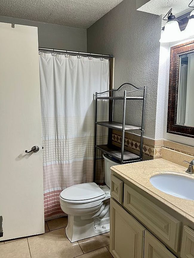 Image of 11325 N May Ave Apt D