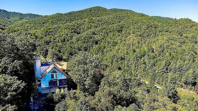 Photo of 290 Creekside Acres Dr, Bryson City, NC