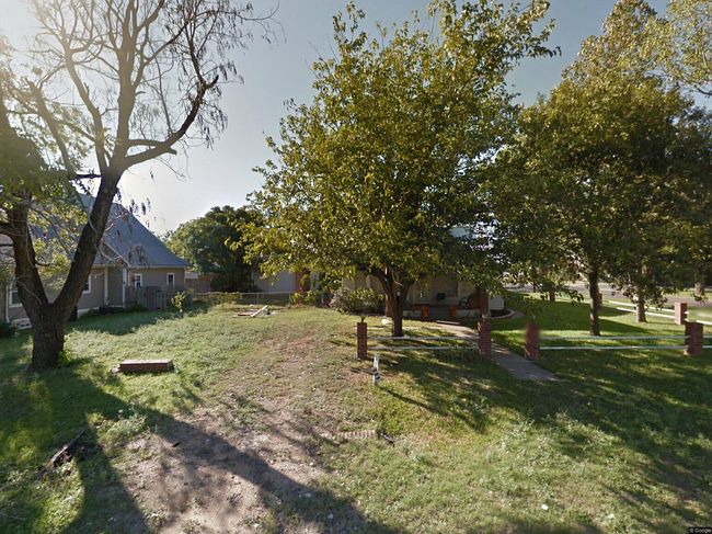 Photo of 410 Commerce St, Maypearl, TX