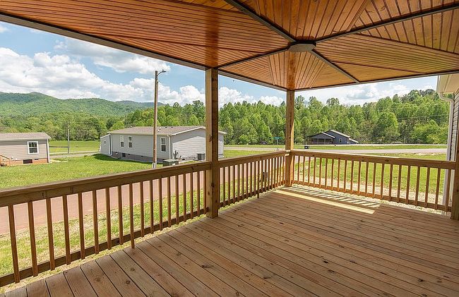Photo of 48 N Gemstone Ave, Franklin, NC