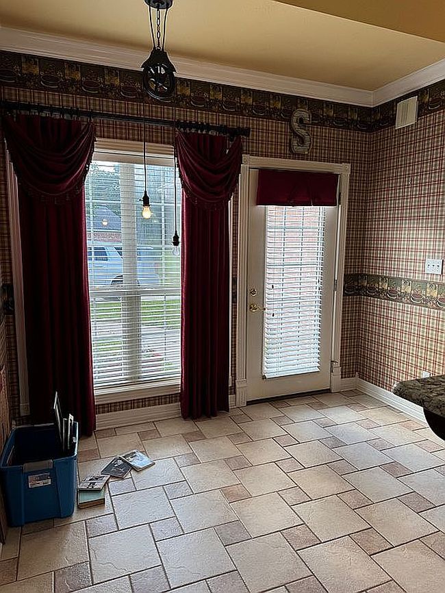 Additional photo 3 of property located at 320 Honey Creek Ln