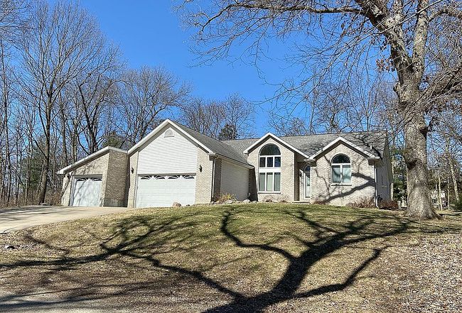Image of 438 River Bluff Dr