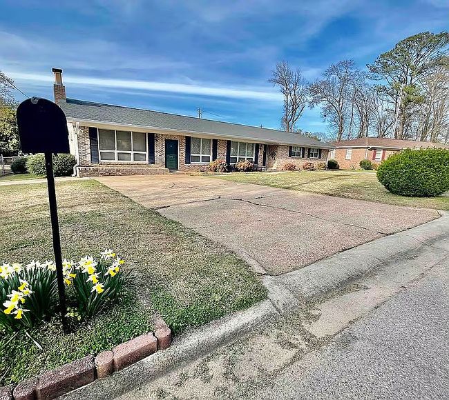 Additional photo 2 of property located at 104 Ivanhoe Ln