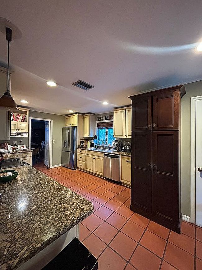 Photo of 2920 W Knights Ave