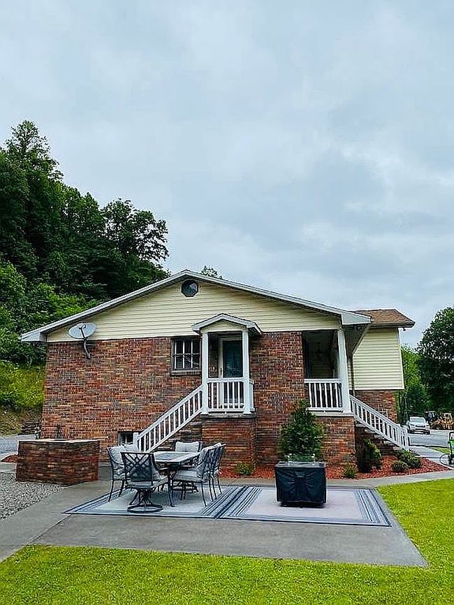 Image of 1077 Navigator Rd