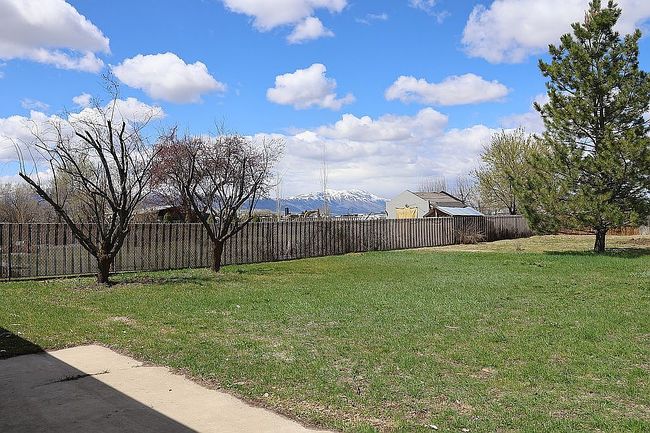 Image of 436 W Oneida St