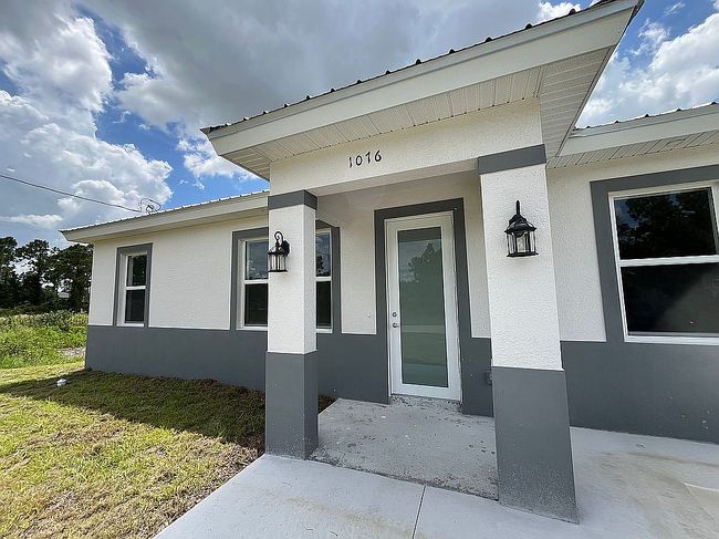 Photo of 1076 Dearborn St, Lehigh Acres, FL