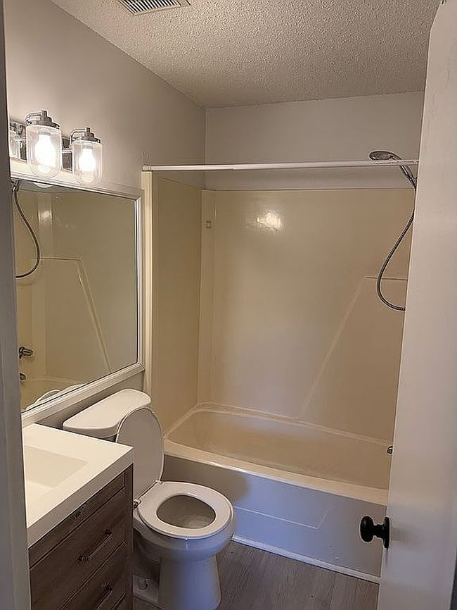 Additional photo 3 of property located at 610 Pylon Ct