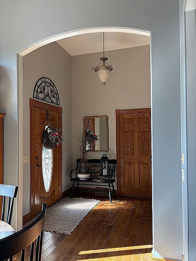 Photo of 628 Leeward Ct, Ithaca, MI