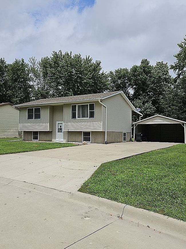 Photo of 710 N Bergdahl Ct, Mount Pleasant, IA