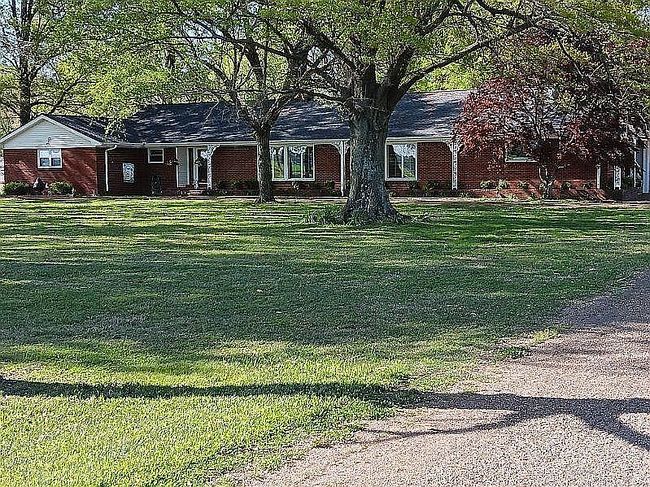 Image of 1015 Lake Dr