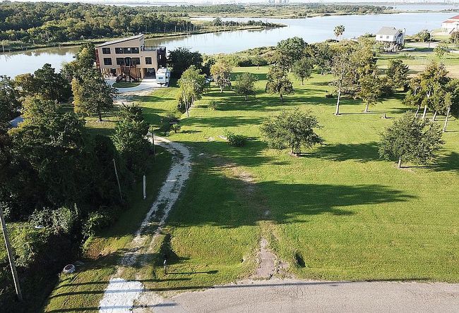 Additional photo 2 of property located at 303 Winkler St