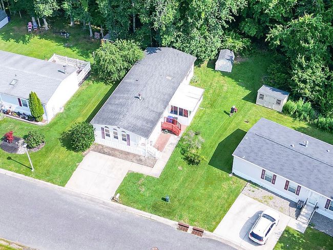 Photo of 252 N Pond Dr, Mount Laurel, NJ