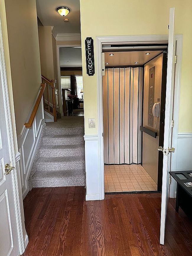 Photo of 17 Torrey Pine Ln, Bay Shore, NY