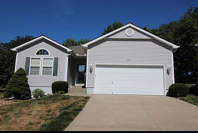 Photo of 5205 Nw Primrose Ct, Blue Springs, MO