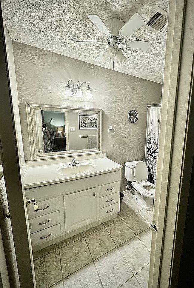 Photo of 13845 Hollowgreen Dr, Houston, TX