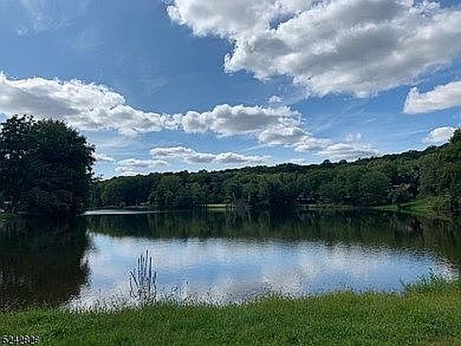 Photo of 3 Cherry Rd, Newton, NJ