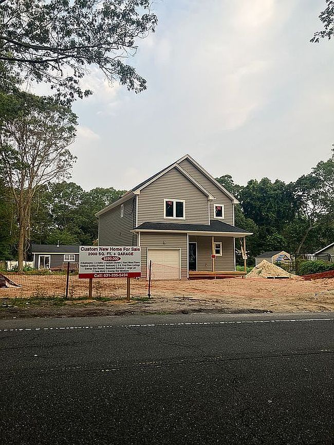 Photo of 90 W Yaphank Rd, Coram, NY
