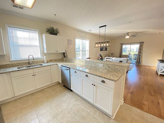 Additional photo 1 of property located at 6253 Catalina Dr Unit 211