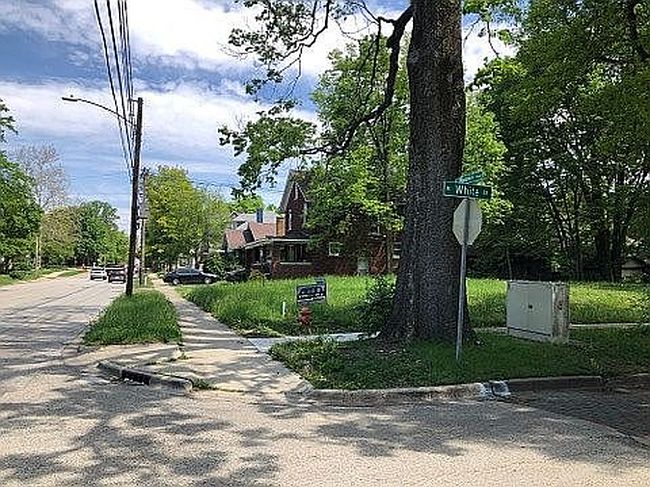 Additional photo 1 of property located at 814 W White St