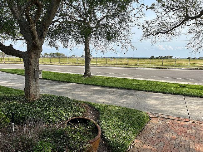 Image of 860 S Davis Blvd