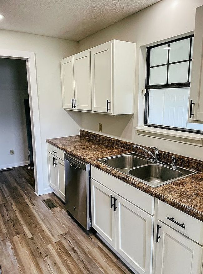 Image of 107 Baker Blvd