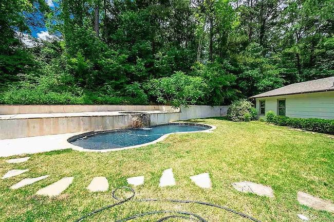 Image of 2319 Twin Lakes Cir