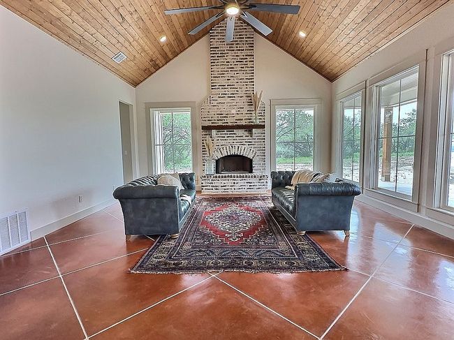 Photo of 1186 Old Pearsall Rd, Jourdanton, TX