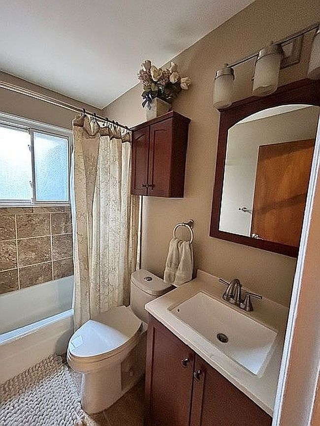 Photo of 41035 Hamilton Dr, Sterling Heights, MI
