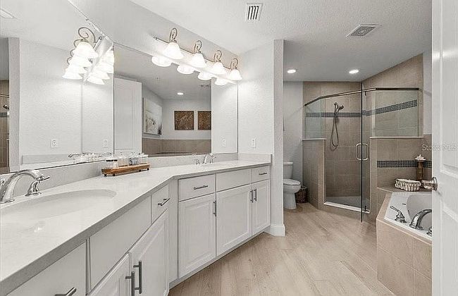 Image of 2 Riverwalk Dr #402
