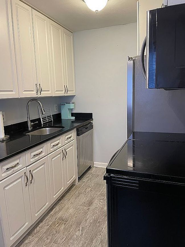 Additional photo 3 of property located at 401 Arctic Ave Apt 101