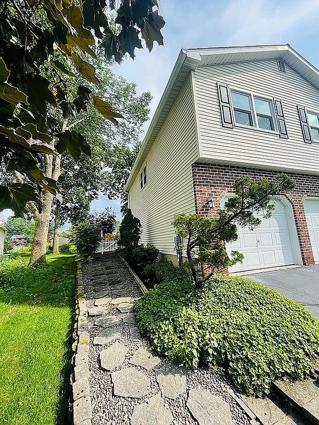 Photo of 205 Fairway Dr, Reading, PA