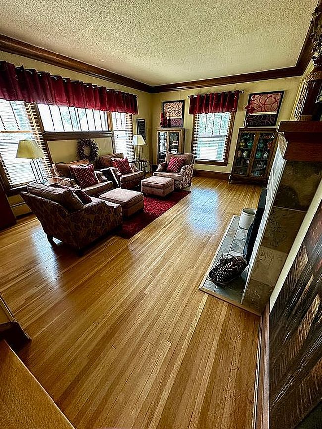 Image of 404 2nd Ave Ne