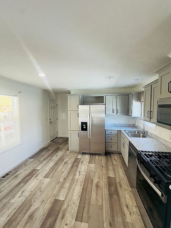 Photo of 14 Oak Ln