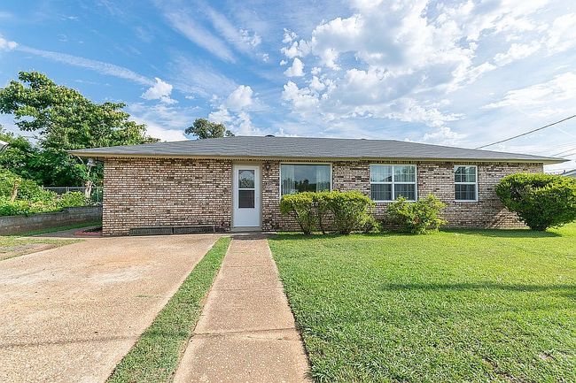 Preview of property located at 1309 13th St E