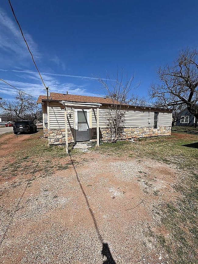 Image of 3041 Russell Ave