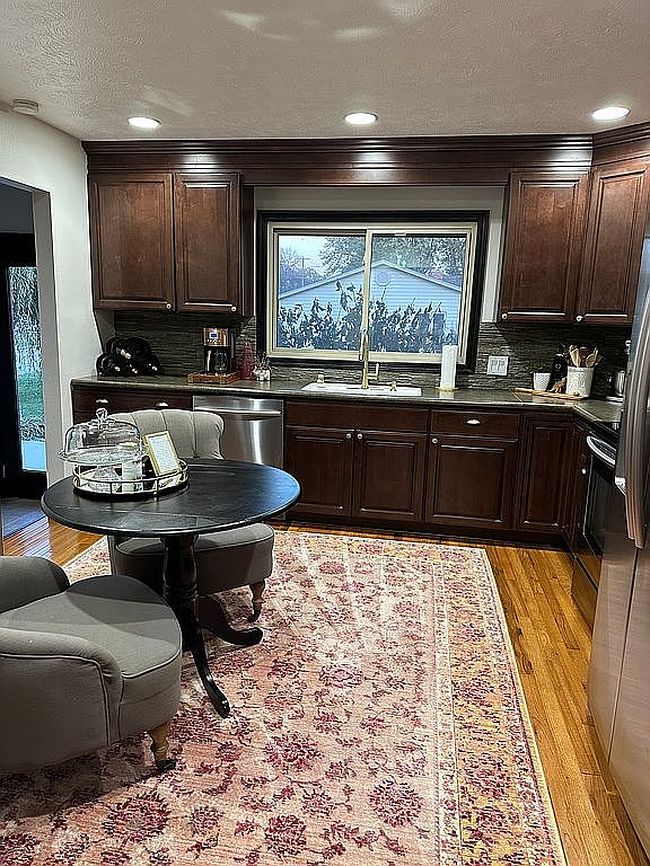 Image of 905 S 6th St