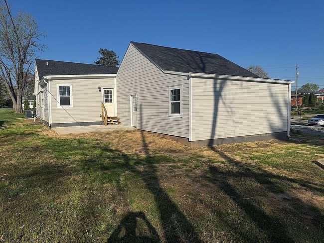 Additional photo 3 of property located at 814 Chamberry Dr