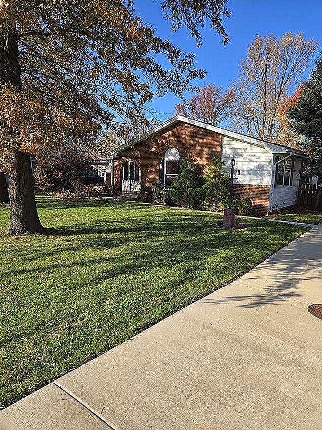 Image of 719 E Walnut St