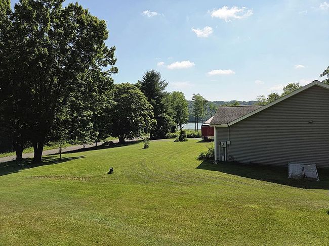 Photo of 9921 Tamarack Dr, Meadville, PA