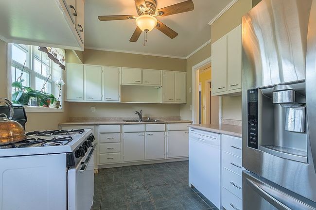 Image of 1309 13th St E